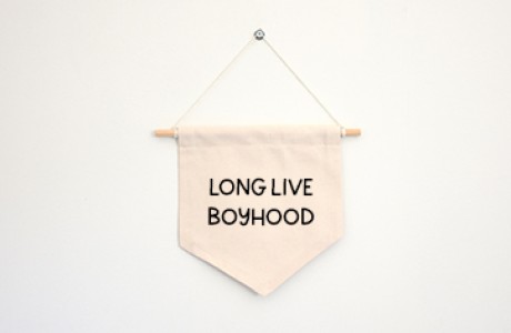 דגלון | Long live boyhood