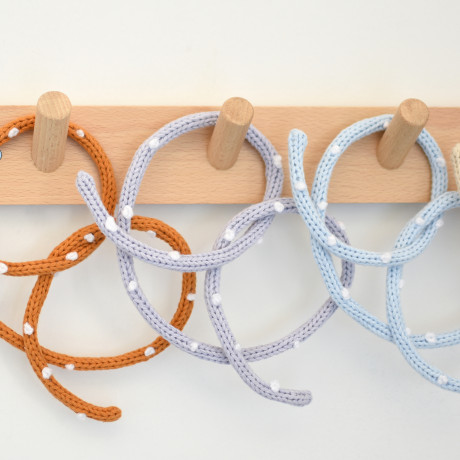Knitted pretzel