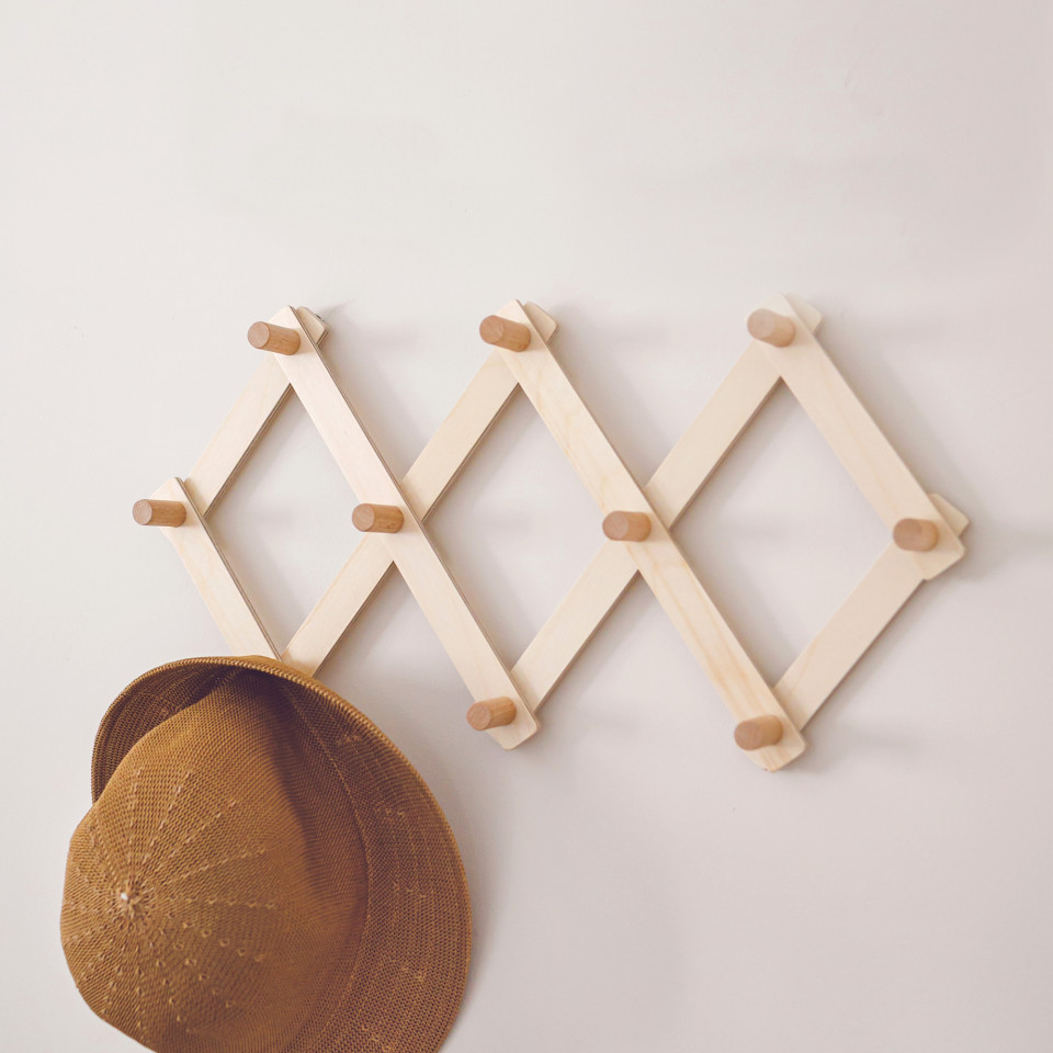 Accordion peg rack