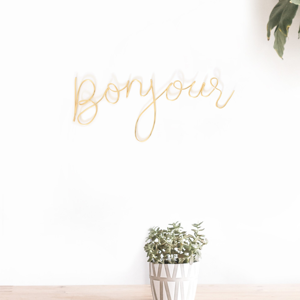 מילה מחוט מכופף | Bonjour 