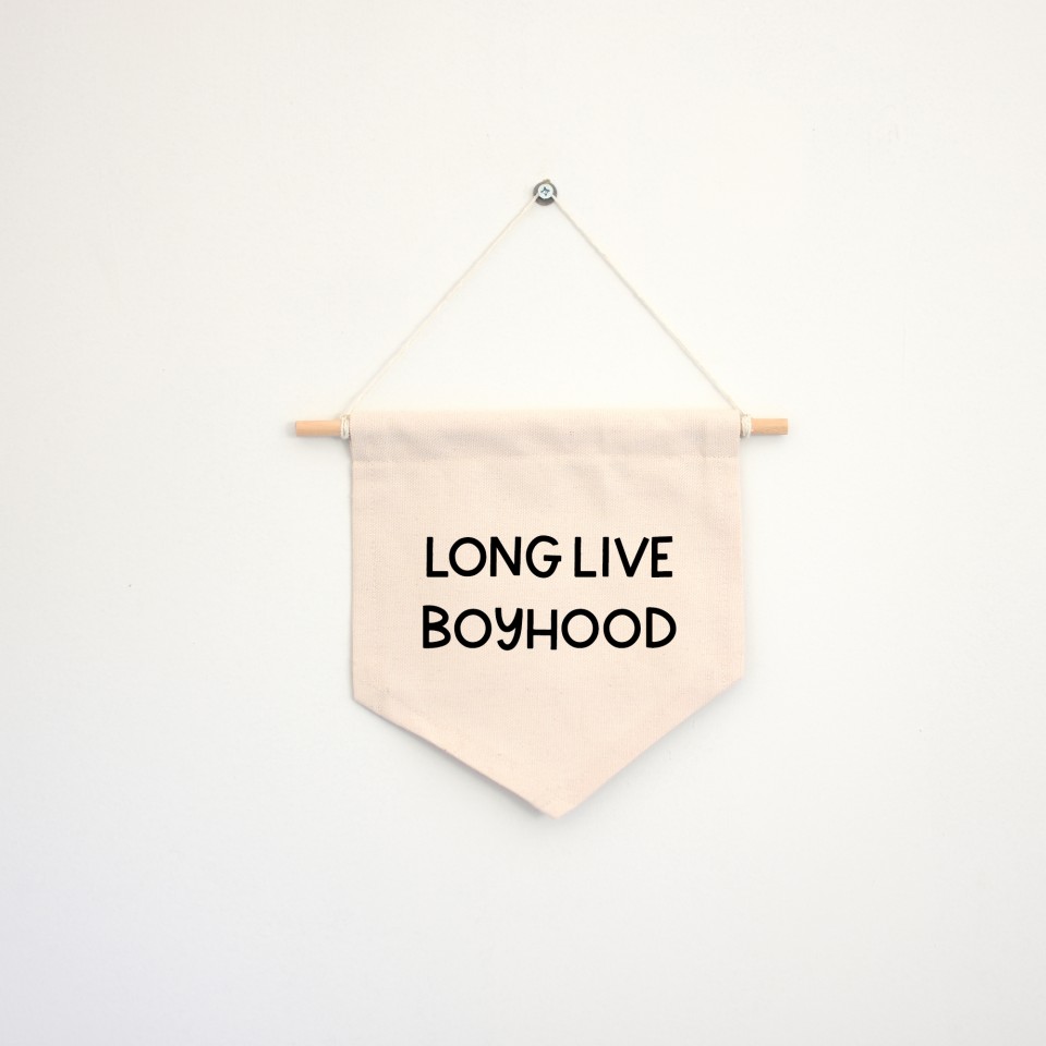 דגלון | Long live boyhood